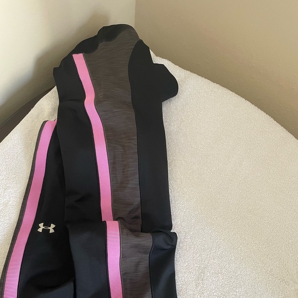 Under Armour Cold gear leggings.  Size Large - Picture 3 of 5